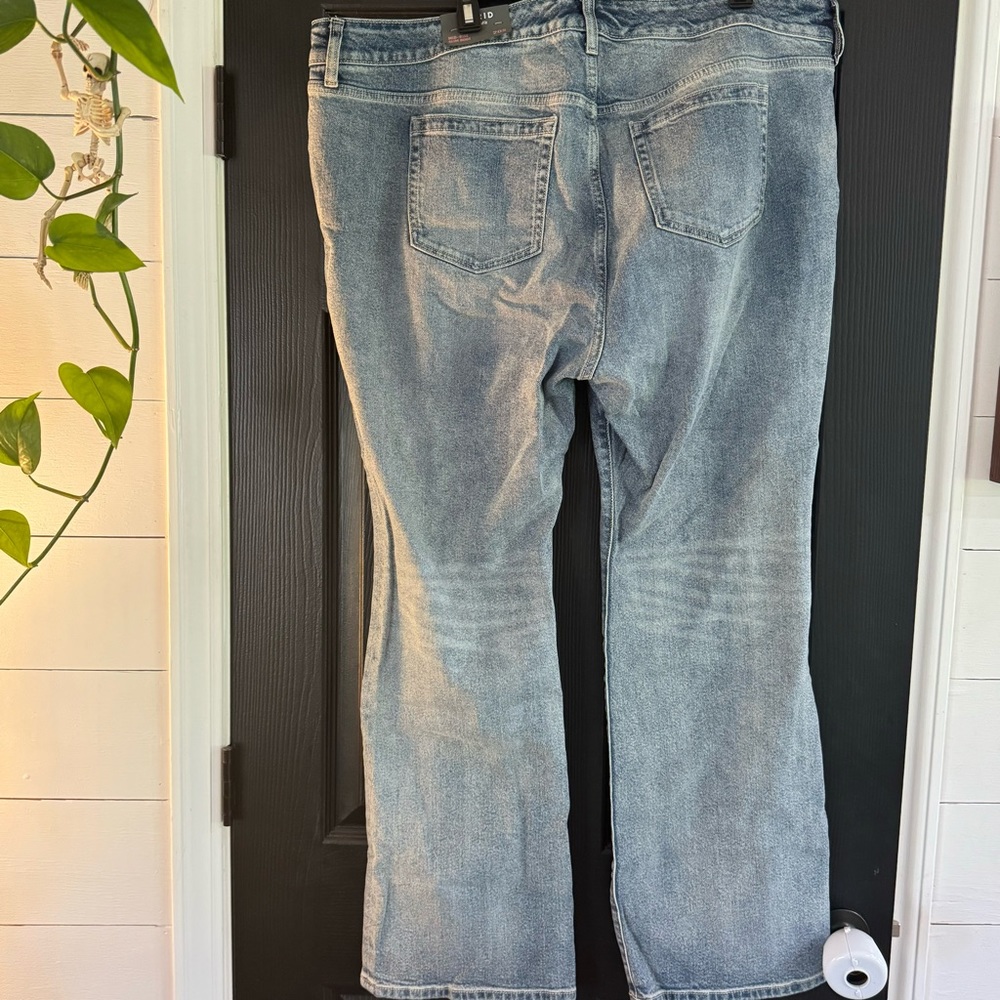 Perfect Slim Boot Classic Denim Mid-Rise Jean in “Laurel Canyon” 20Short - Picture 6 of 6
